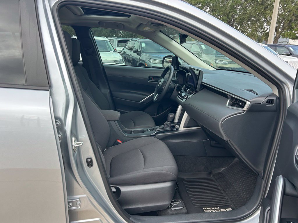 Used 2024 Toyota Corolla Cross LE w/ Moonroof Package FWD image 37