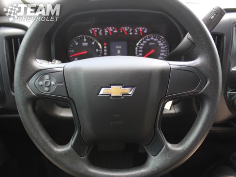 Used 2018 Chevrolet Silverado 1500 Custom w/ Custom Convenience Package AWD/4WD image 13