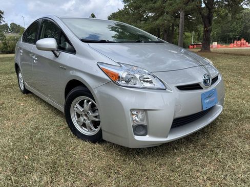 Used 2011 Toyota Prius Two FWD image 2