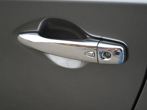 Used 2023 Nissan Murano SV image 11