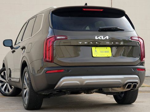 Used 2022 Kia Telluride EX w/ EX Premium Package FWD image 5