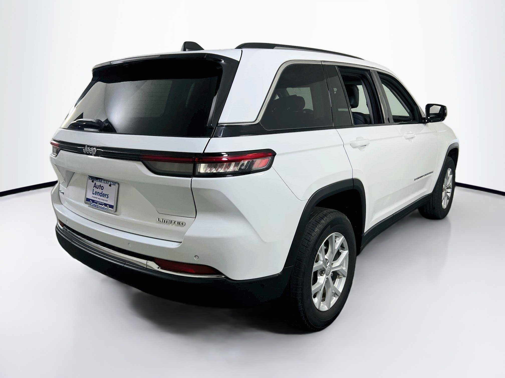 Used 2023 Jeep Grand Cherokee Limited AWD/4WD image 5