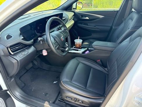 Used 2025 Buick Envista Avenir FWD image 9