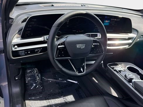 Certified 2024 Cadillac Lyriq Luxury AWD/4WD image 2