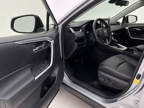 Used 2019 Toyota RAV4 XLE Premium w/ Cold Weather Package AWD/4WD image 11