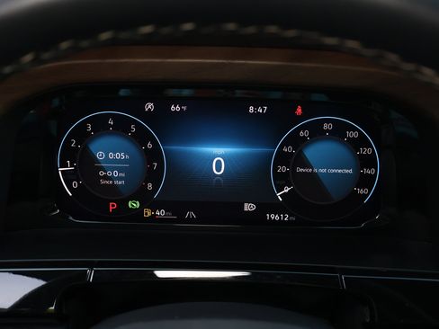 Used 2025 Volkswagen Atlas SE FWD image 16