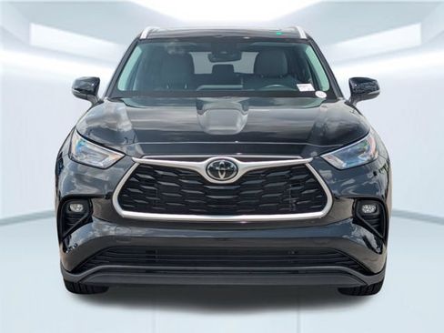 Used 2024 Toyota Highlander XLE FWD image 10