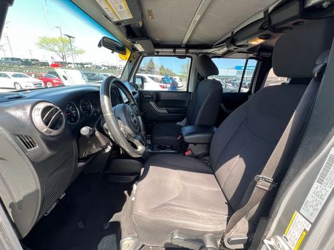 Used 2016 Jeep Wrangler Unlimited Sport w/ Connectivity Group AWD/4WD image 18