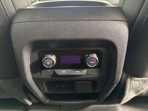 Used 2024 Chevrolet Traverse LT image 19