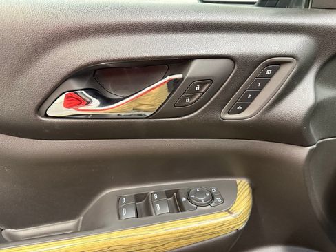 Used 2018 GMC Acadia Denali w/ Technology Package FWD image 10