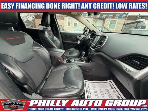 Used 2016 Jeep Cherokee Trailhawk w/ Comfort & Convenience Group AWD/4WD image 16