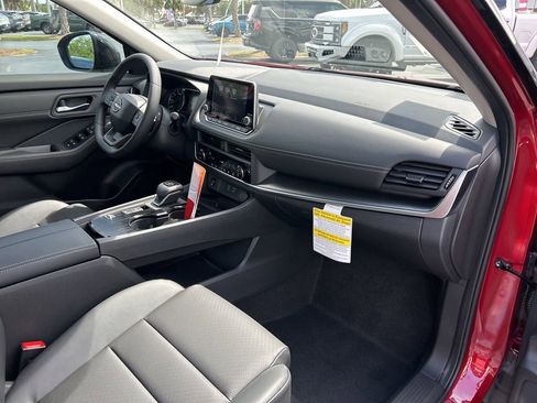 Used 2026 Nissan Rogue SV FWD image 43