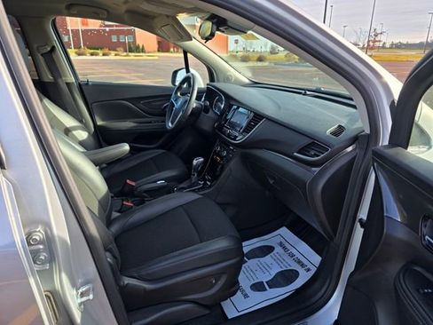 Used 2021 Buick Encore Preferred w/ Safety Package II image 28