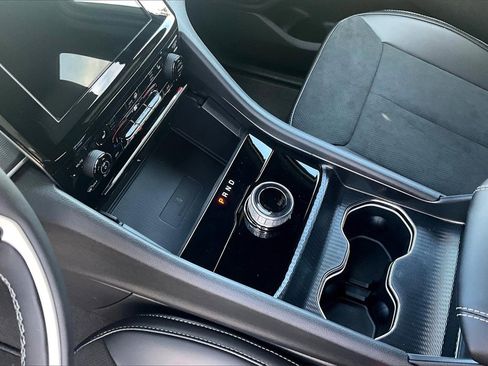 New 2025 Jeep Grand Cherokee Altitude image 8