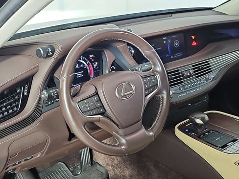 Used 2020 Lexus LS 500 AWD w/ Accessory Package (Z2) image 16
