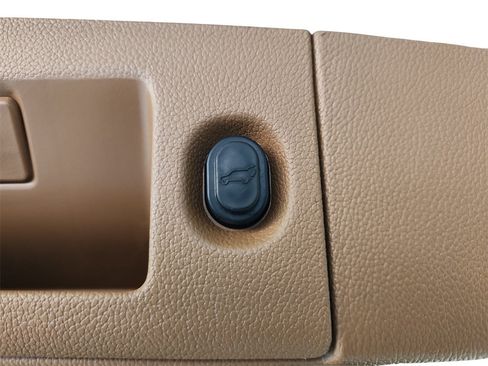 Used 2017 Cadillac Escalade ESV Platinum image 34