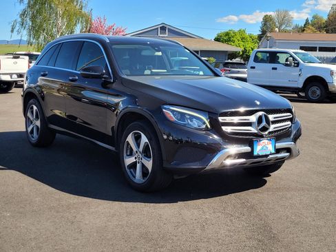 Used 2019 Mercedes-Benz GLC 300 4MATIC image 3