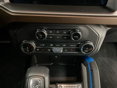 Used 2022 Ford Bronco Outer Banks w/ Sasquatch Package AWD/4WD image 22