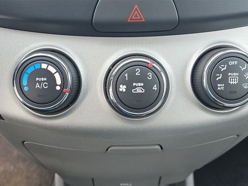 Used 2009 Hyundai Elantra GLS image 16