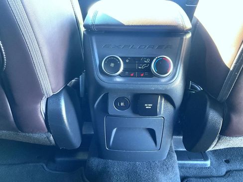 Used 2025 Ford Explorer Platinum w/ LUX Leather Package image 21