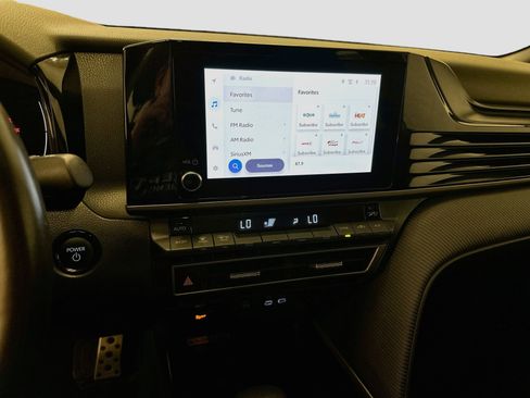 Used 2025 Toyota Camry SE FWD image 26