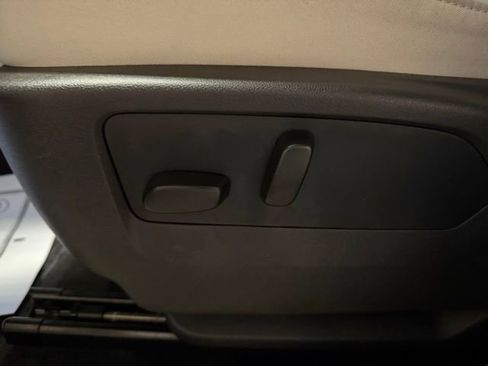 Used 2023 Buick Envision Avenir image 16