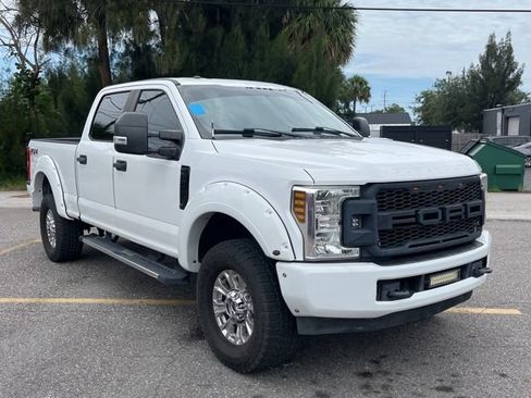 Used 2019 Ford F250 XL w/ STX Appearance Package AWD/4WD image 4
