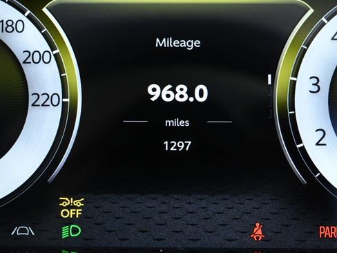 Used 2026 Aston Martin V8 Vantage Roadster image 6