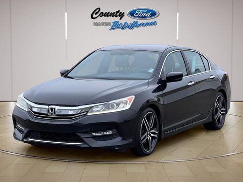 Used 2017 Honda Accord Sport image 2