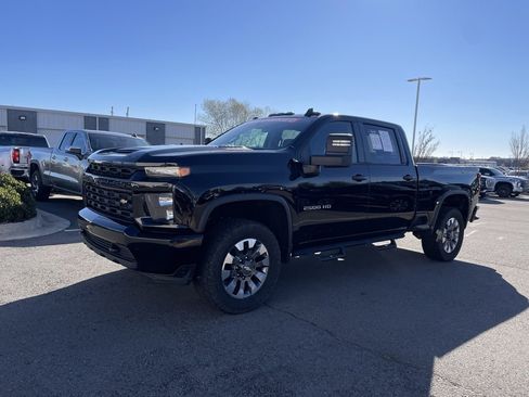 Used 2023 Chevrolet Silverado 2500 Custom w/ Custom Value Package image 3