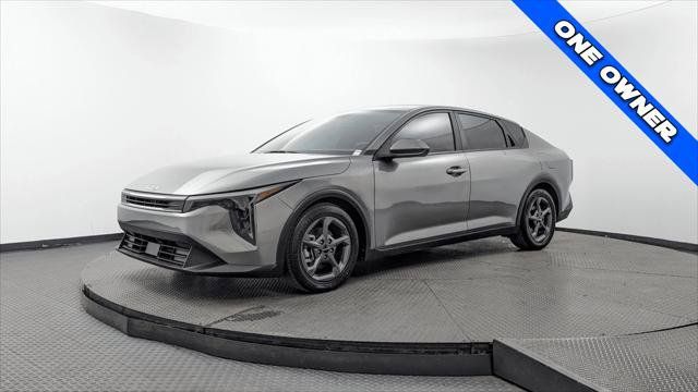 Used 2025 Kia K4 FWD image 2