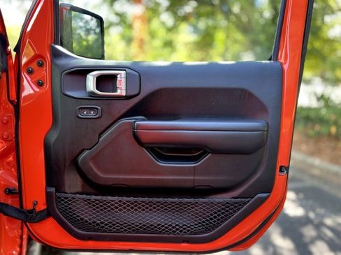 Used 2018 Jeep Wrangler Unlimited Rubicon w/ Safety Group image 26