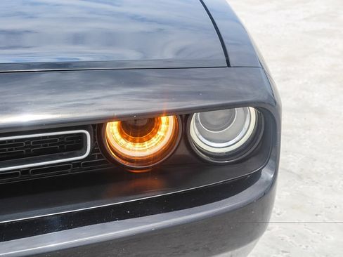 Used 2019 Dodge Challenger SXT RWD image 11