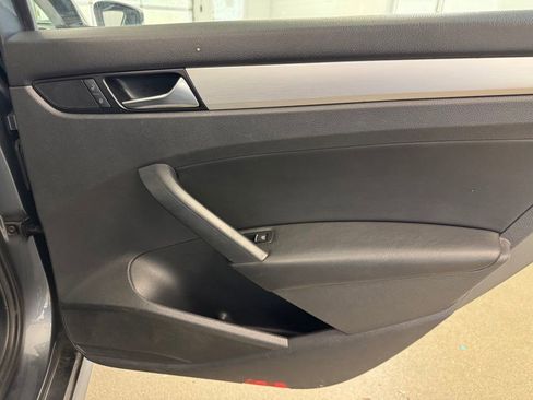 Used 2013 Volkswagen Passat 2.5 SE FWD image 28