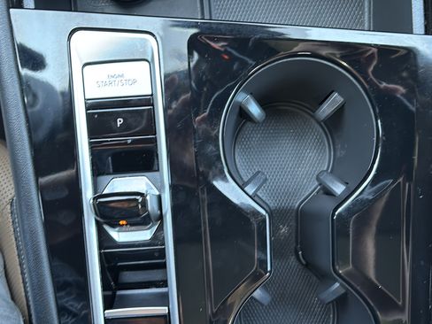 Used 2024 Volkswagen Atlas Cross Sport SE w/ Panoramic Sunroof Package FWD image 26