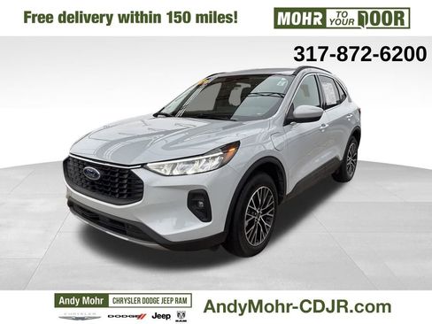 Used 2025 Ford Escape SE image 3