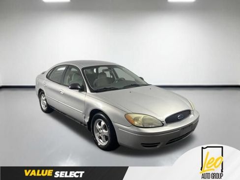 Used 2007 Ford Taurus SE FWD image 4