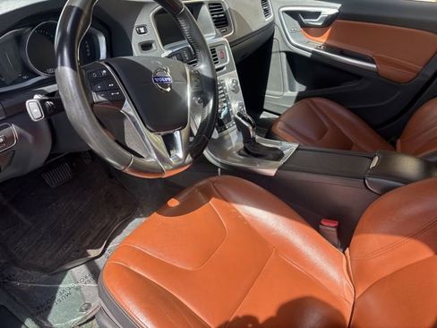 Used 2018 Volvo S60 T5 Inscription w/ Technology Package image 2