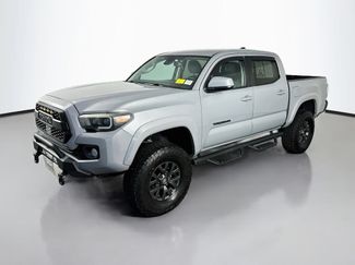 Used 2021 Toyota Tacoma SR5 AWD/4WD video 3
