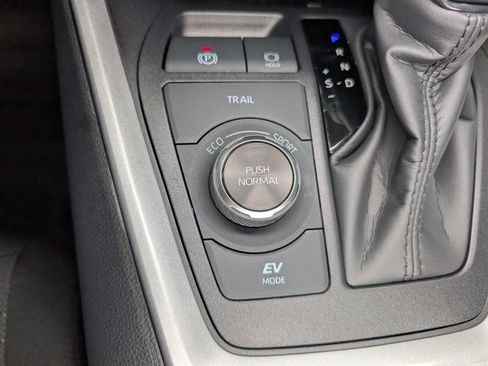 Used 2025 Toyota RAV4 XLE image 29