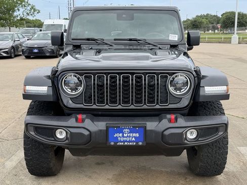 Used 2025 Jeep Wrangler Unlimited Rubicon AWD/4WD image 3