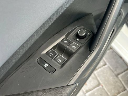 Certified 2025 Volkswagen Jetta SE FWD image 10
