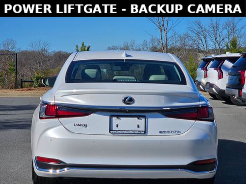 Used 2023 Lexus ES 300h Ultra Luxury w/ Accessory Package (Z2) image 6