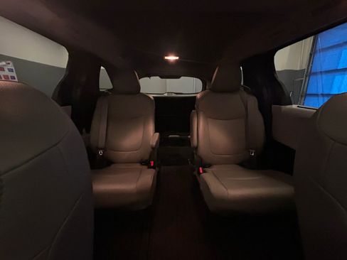 Used 2025 Toyota Sienna XLE image 17