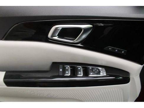 Used 2022 Kia Carnival SX Prestige image 21