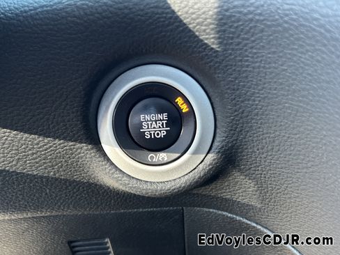 Used 2022 Chrysler Pacifica Pinnacle image 39