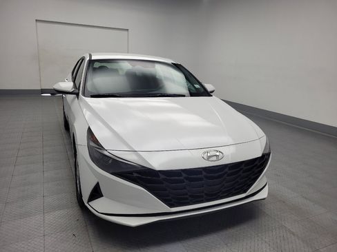 Used 2021 Hyundai Elantra SE image 14