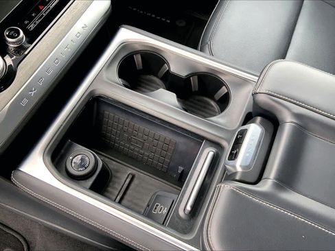 Used 2025 Ford Expedition Max Platinum AWD/4WD image 17