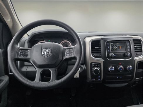 Used 2017 RAM 1500 Classic SLT image 4