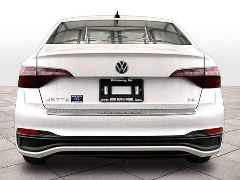 Used 2023 Volkswagen Jetta SE w/ Panoramic Sunroof Package FWD image 4